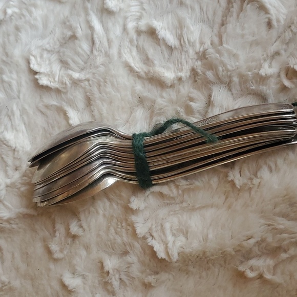 Vintage 1847 Rogers Bros. Set of 10 Place Settings Plus Butter Knife, Etc - Picture 9 of 14